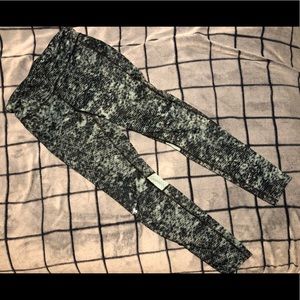 Women’s under armor leggings.